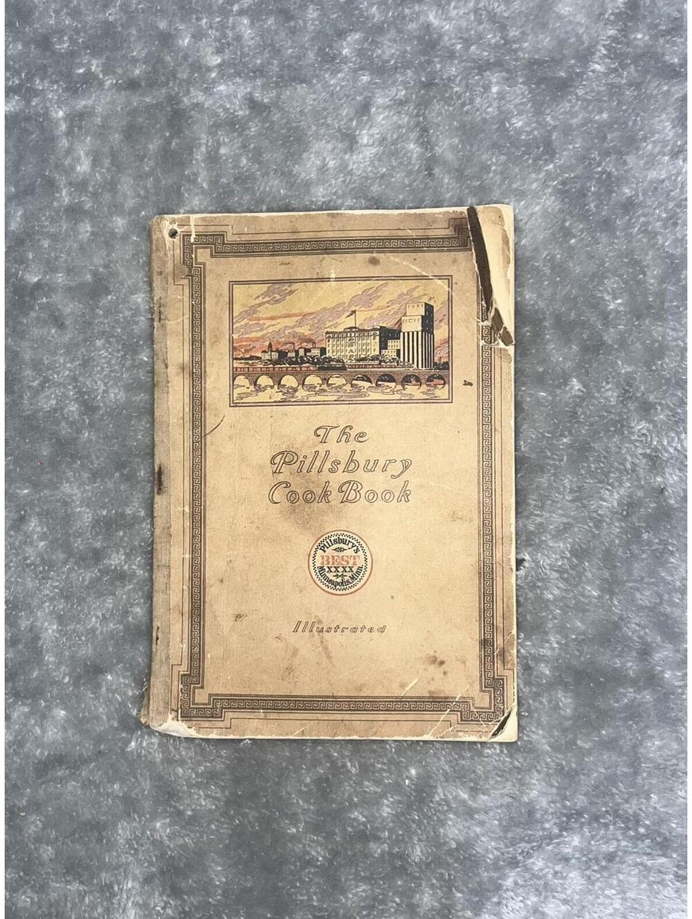 Vintage - The Pillsbury Cook Book - 1914 - 126 pages - Illustrated - Soft Cover